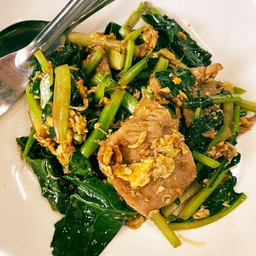 เกาเหลาผัดซีอิ๊วใส่ไข่