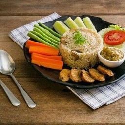 ข้าวผัดน้ำพริกหนุ่มไส้อั่ว