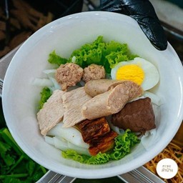 ก๋วยจั๊บหมู+เครื่องในหมูน้ำใส