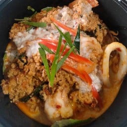 ห่อหมกทะเลผัดใบโหระพา (กับข้าว)