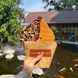 Flat Croissant milk chocolate