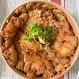 ราดข้าวไข่เจียวกุ้งชะอม