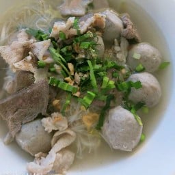 ก๋วยเตี๋ยวหมู เจ๊หน่อย แยกเกาะเพชร