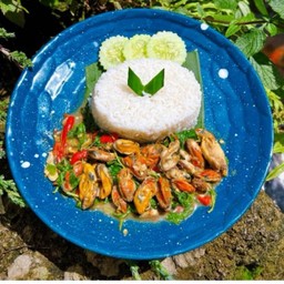 ข้าวกระเพราหอยแมลงภู่