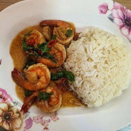 ข้าวกระเพรากุ้ง