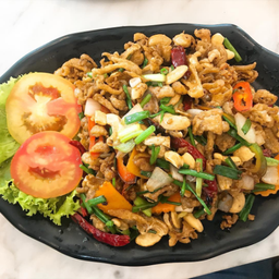 หนังไก่กรอบผัดเม็ดมะม่วง