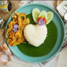 ข้าวราดผัดผงกะหรี่ไก่