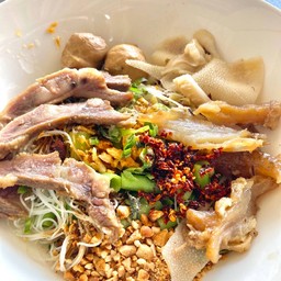 ก๋วยเตี๋ยวเนื้อเปื่อยแห้ง