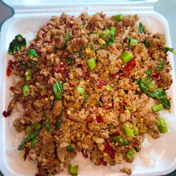 [อร่อยซ่ากับโค้ก] กระเพราเนื้อสับ ราดข้าว +  โค้ก ออริจินัล (ขวด)