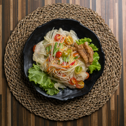 ราดหน้าส้มตำหมูแดดเดียว