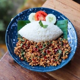 ข้าวกระเพราหมูสับพริกแห้ง