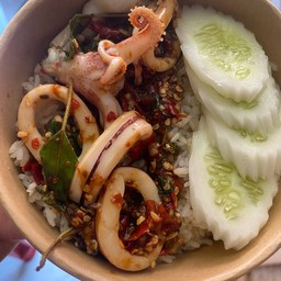 ข้าวกะเพราปลาหมึก