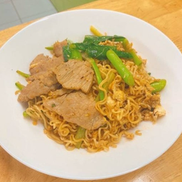 มาม่าผัดหมูนุ่มรสต้มยำ