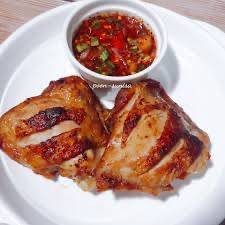 สะโพกไก่ย่าง 2 ชิ้น (กับข้าว)