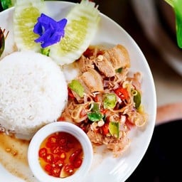 ข้าวราดหมูสามชั้นผัดกะปิ