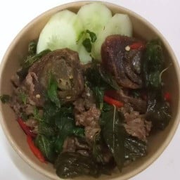 เดือนข้าวกระเพราไข่ข้นไข่ดาว