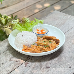 ข้าวไก่ทอดซอสกระจิบ