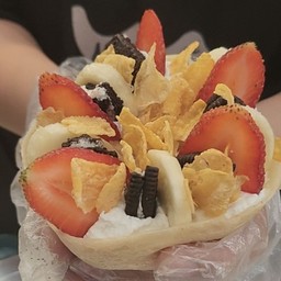 เครปสตรอเบอรี่ กล้วย โอริโอ้ คอร์นเฟลค ครีมนมสด