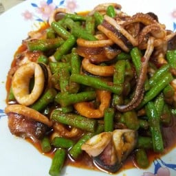 ผัดพริกแกงหมึก