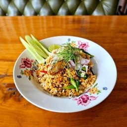 ข้าวผัดปลากระป๋อง