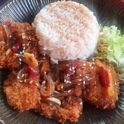 ข้าวปลาทอดราดซอสผัดเกาหลี