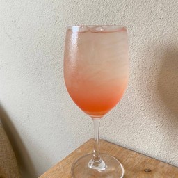 ชาสอตเบอรี่ลิ้นจี่บอลสซั่ม