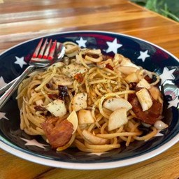 Spaghetti with Garlic and Dried Chili