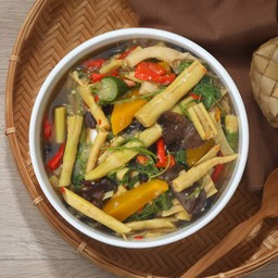 แกงหน่อไม้ใส่ใบย่านาง