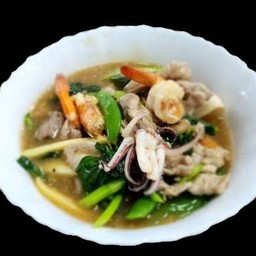 ก๋วยเตี๋ยวราดหน้ารวมมิตร