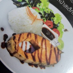 ข้าวหน้าสเต็กแซลมอนย่าง