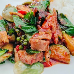 ข้าวผัดเผ็ดขาหมู