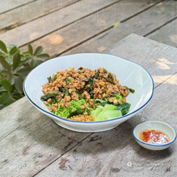 บะหมี่กะเพราพริกแห้งหมูสับ