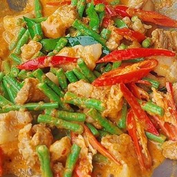 ผัดพริกแกงใต้ (นมสด)