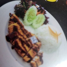 ข้าวหน้าสเต็กปลาดอลลี่ทอดกรอบ
