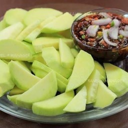 เซทมะม่วงเปรี้ยวสับชิ้นเล็ก จิ้มกับ กะปิหวานรสเด็ด