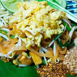 ผัดไทยไข่มงคล