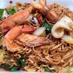 ผัดมาม่ากระเพราทะเล