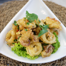 ปลาหมึกคลุกสมุนไพร