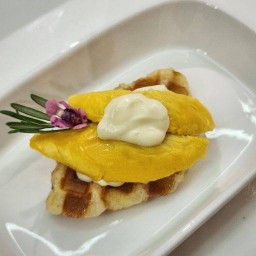 ครอฟเฟิลทุเรียนสด ครีมชีส