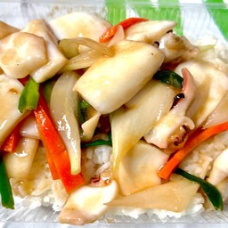 หมึกผัดน้ำมันหอยราดข้าว