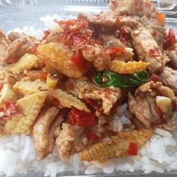 ผัดกระเพราหมูชิ้น