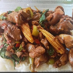 ผัดกระเพราเครื่องในไก่