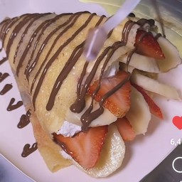 เครปสตรอเบอรี่ กล้วย นูเทลล่า ครีมนมสด