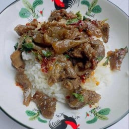 กระเพราเนื้อตุ๋น