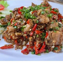 กระดูกออ่นคั่วพริกสดราดข้าว+ไข่ดาว