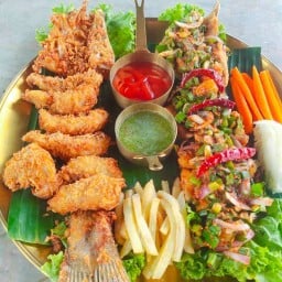 ร้านอาหาร กะพง หนามแดง (อาหารตามสั่ง เมนูเด็ด ผัดไทยกะพง หมี่กระเฉด กะพงคั่วพริกเกลือ กะพงลาบอิสาน แกงเหลืองกะพง ยอดมะพร้าว) Namdeang