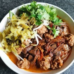 น้ำเงี้ยวหมูสับและกระดูกหมู