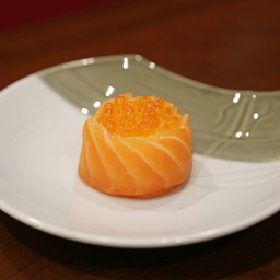 แซลมอนโรลไข่แซลมอน