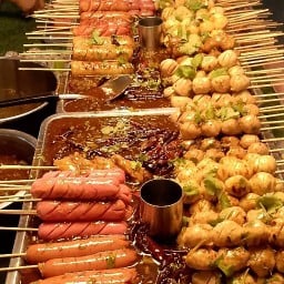 รสเฉียบลูกชิ้นปิ้งหม้อไฟ ตลาดนัดทุ่งปอ