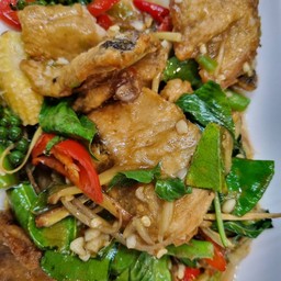 Stir-fried Snakehead Fish with Spicy Herbs.